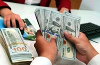 Giá USD chợ đen tăng vùn vụt 