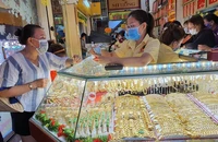 Giá vàng 9999 bất ngờ 'bốc hơi' gần nửa triệu đồng