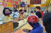 Giá vàng 9999 loạn xạ, mỗi nơi một kiểu