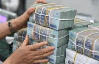 Lãi suất tiết kiệm 'đi đêm' lên tới 11%/năm
