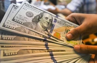 Giá USD chợ đen ngược chiều với các ngân hàng thương mại