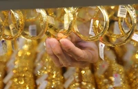 Giá vàng 24K lượn sóng