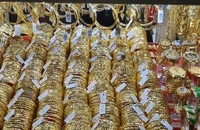 Vàng 9999 rơi về ngang giá thế giới, có người lỗ 300 triệu