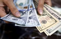 Giá USD chợ đen trượt dốc