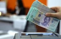 Nghịch lý người thu nhập thấp phải trả lãi suất cao