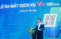 Rút tiền mặt liên ngân hàng không cần thẻ ATM
