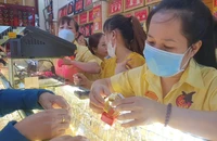 Giá vàng miếng SJC diễn biến lạ lùng 
