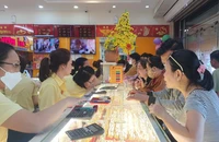Vàng thế giới giảm sâu, chênh lệch giá với trong nước nới rộng 