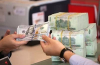 Giá USD leo thang trên nhiều kênh bán