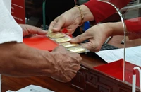Các 'ông lớn' ngân hàng chỉ bán vàng miếng SJC cho khách đã đăng ký mua trực tuyến