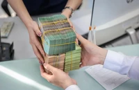 Giảm lãi suất để hỗ trợ tăng trưởng kinh tế