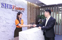 Phía sau việc một số ngân hàng 'bán đứt' công ty tài chính tiêu dùng