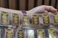 Giá vàng thế giới lên đỉnh cao mới, vàng miếng SJC vẫn 'xa bờ'