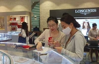 Vàng miếng SJC lại 'cháy hàng', tăng giảm bất thường