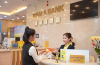 Tiền gửi vào hệ thống ngân hàng vượt 15 triệu tỉ đồng sau 4 tháng
