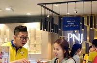 Giá vàng nội địa ‘bỏ xa’ giá thế giới