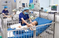 Truyền 60 lọ huyết thanh cứu 3 bệnh nhi bị rắn độc cắn