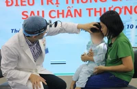 Bị đũa đâm vào mũi khi chạy chơi , bé trai 3 tuổi thủng sàn sọ