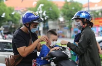 Cách phòng, chống khi COVID-19 là bệnh nhóm B