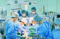 Tăng phụ cấp cho nhân viên y tế là cần thiết