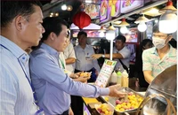 TP.HCM 'siết chặt' an toàn thực phẩm với bếp ăn tập thể, thức ăn đường phố