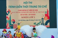 Nhạc sĩ Nguyễn Văn Chung chia sẻ với học sinh về ca khúc 'Nhật ký của mẹ' 
