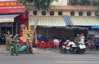 Công an phường Tân Sơn ra quân xử lý lấn chiếm vỉa hè