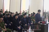Toà Cần Thơ đang xử vụ 20 bị cáo sử dụng vũ khí quân dụng, gây náo loạn đường phố 