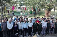 Thăm, tặng quà Tết quân dân xã đảo Thổ Châu