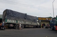 4 ô tô tông liên hoàn, xe tải lao vào nhà dân làm kẹt xe QL 20