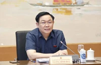 Sốt ruột… với “có tiền mà không tiêu được”!