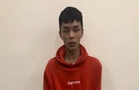 Bé gái 15 tuổi say rượu bị bạn nhậu làm 'chuyện người lớn' rồi quay clip
