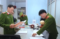Công an khám xét 1 phòng chuyên môn của Cục Đăng kiểm Việt Nam