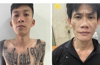 Bắt 2 người dàn cảnh trộm điện thoại tại nhiều cửa hàng ở TP.HCM