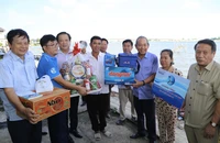 Chương trình 'Cùng ngư dân thắp sáng đèn trên biển' đến Quảng Bình