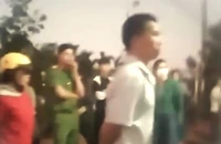 Nhiều người đến 1 đại lý đòi tiền ký gửi cà phê ở tỉnh Đắk Nông