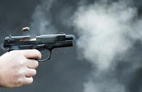 Bắt người đàn ông bị tố dùng súng truy sát một phụ nữ