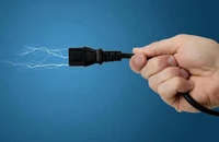 Nam sinh 15 tuổi bị điện giật tử vong khi sạc xe điện đồ chơi