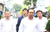 Chủ tịch TP.HCM Nguyễn Văn Được thăm hỏi gia đình có người thân tử vong trong vụ cháy ở Xóm Củi