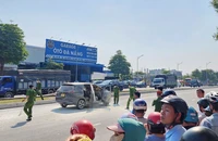 1 phụ nữ tử vong cạnh ô tô cháy rụi, nghi là án mạng