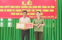 Tài xế xe ôm chở nghi phạm giết người vào trụ sở công an