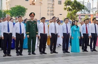 Lãnh đạo TP.HCM dâng hương tưởng nhớ Chủ tịch Hồ Chí Minh 