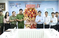 Công an TP.HCM thăm báo Pháp Luật TP.HCM nhân dịp 21-6
