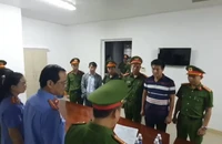 Bắt giam 2 trưởng khoa Bệnh viện Đa khoa vùng Tây Nguyên trong vụ máy tán sỏi ở Đắk Lắk