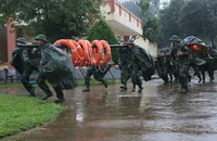 CẬP NHẬT: Các nơi chạy đua ứng phó đợt mưa như trút nước do bão Thần Gió