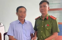 Cất tiền kỹ quá, tưởng mất trộm nên báo công an