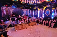 Hơn 300 cảnh sát đột kích 3 quán Karaoke có khách chơi ma túy