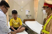 Cảnh sát giao thông dẫn đường trên cao tốc đưa bé trai 12 tuổi đi cấp cứu