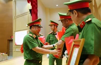 Khen thưởng lực lượng triệt phá đường dây ma túy xuyên quốc gia, bắt 403 đối tượng