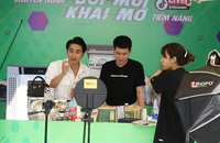 Tiểu thương chợ Bến Thành với chiến dịch mời Tiktoker về livestream bán hàng
